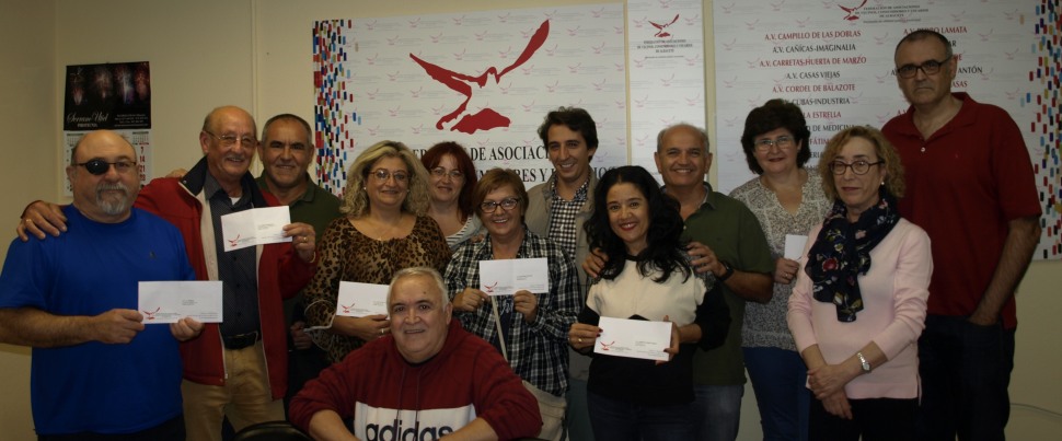 Entrega del cheque escuelas de verano a las asociaciones de vecinos.