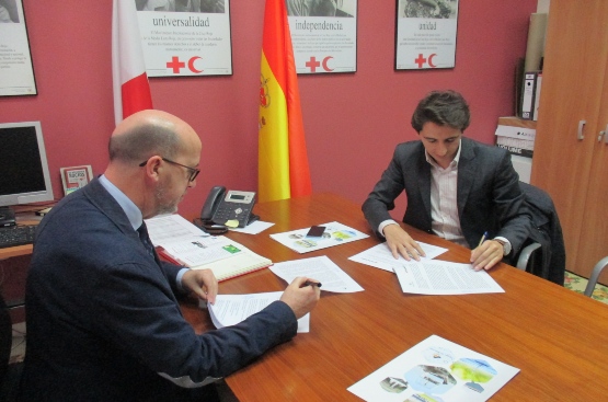 Imagen firma del convenio Cruz Roja y Aguas de Albacete